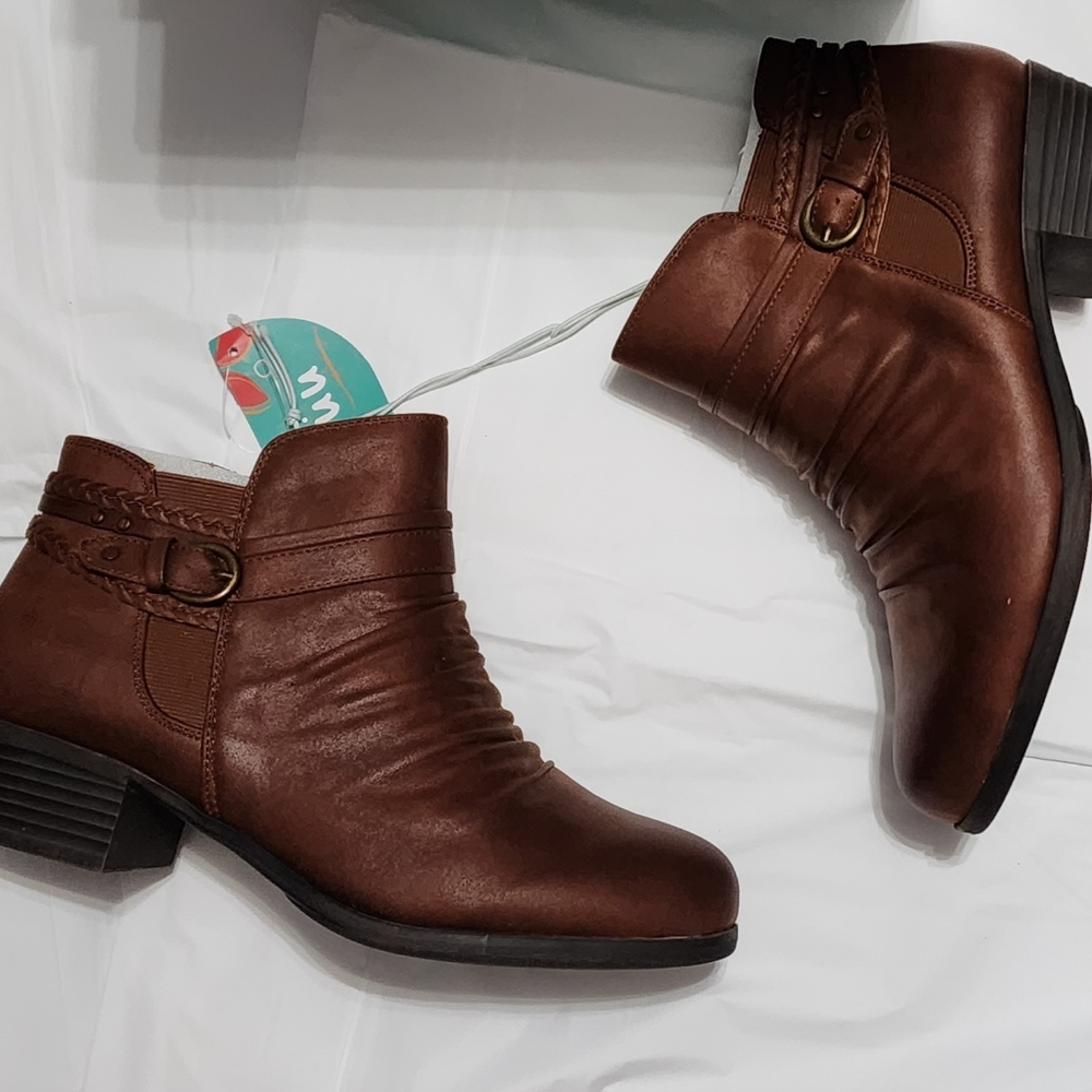Cute Norah Booties - NWT (new with tags)